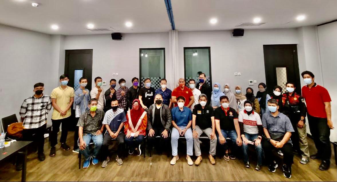 PERKEMI. Para pengurus Perkemi dan atlet kempo Makasar foto bersama usai Muskerda Perkemi Makassar. 
