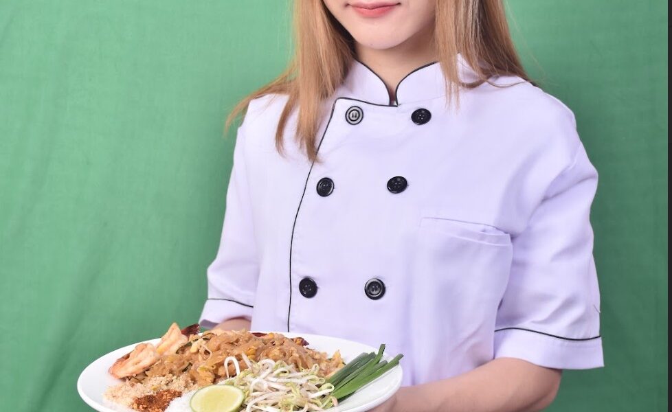 Rindu Kampung Halaman, Chef Asal Thailand Ini Buka Resto di Makassar ...