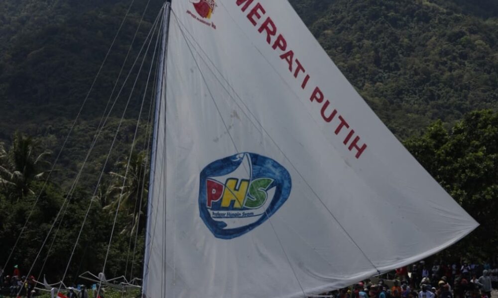 Juara Etape I Sandeq Silumba 2025 Dinobatkan di Tengah Pesta Rakyat Pamboang
