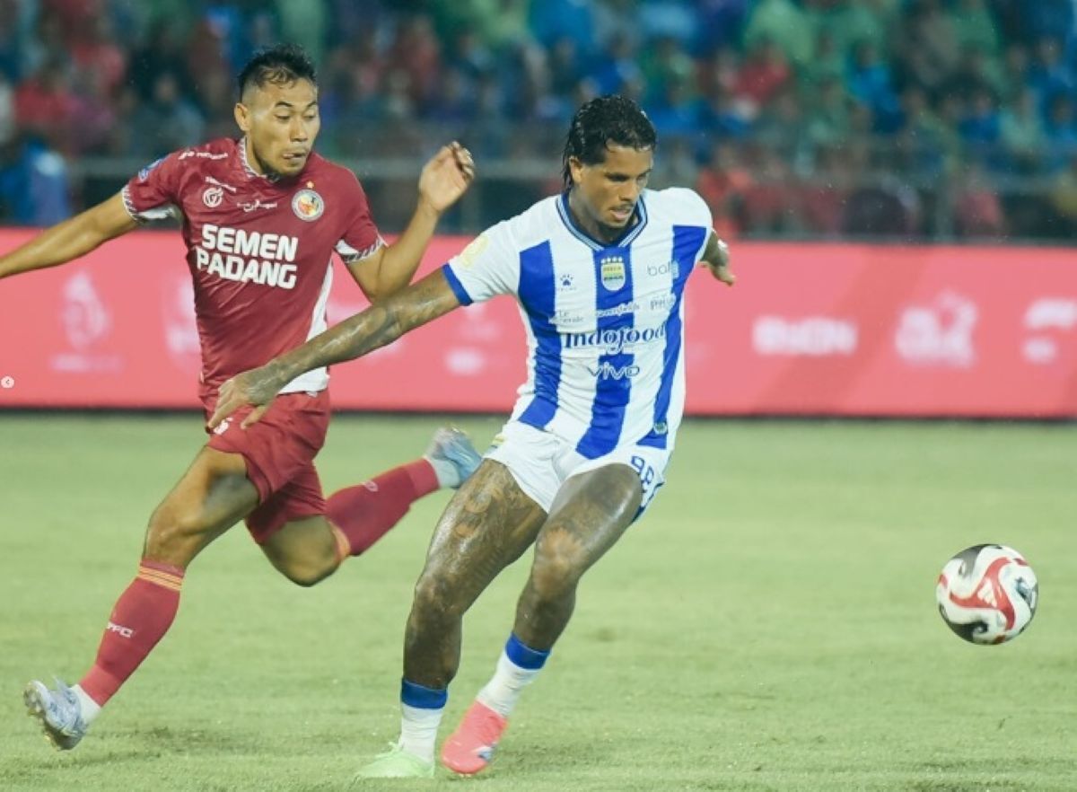 Brace Ramon Tanque Bawa Persib Kokoh di Puncak, Tekuk Semen Padang 2-0 ...